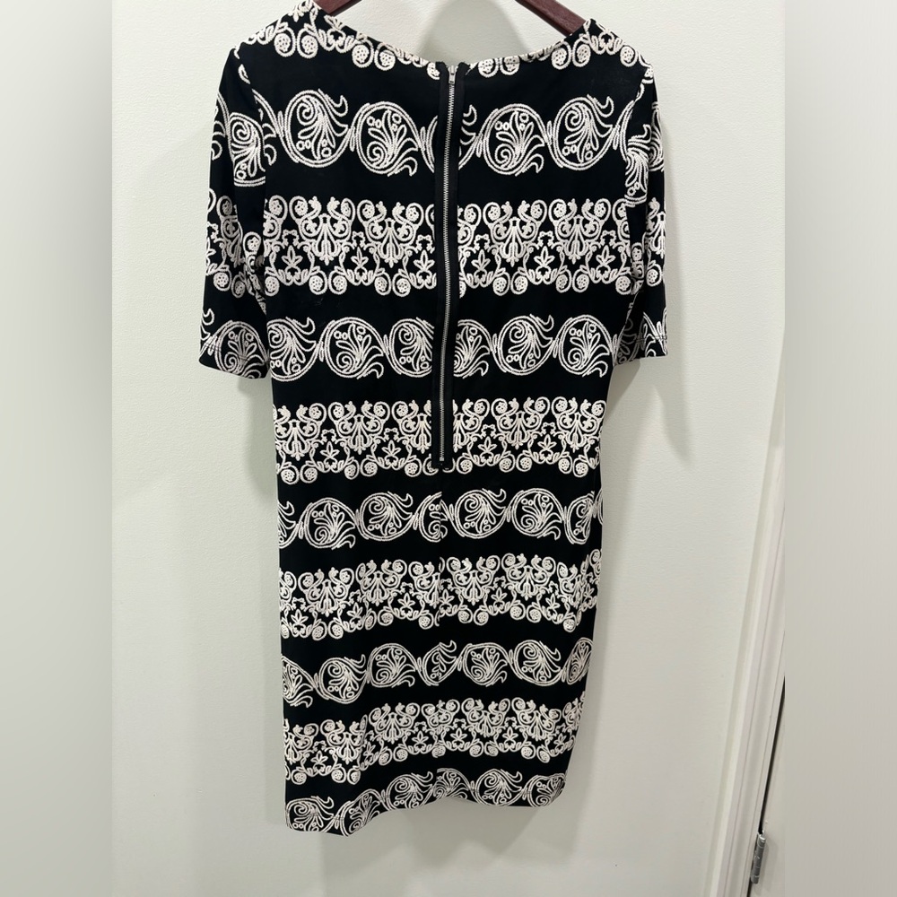 Tiana B Dress Size 12 Shift Black White Textured Pattern Zip Up Back - Picture 3 of 3